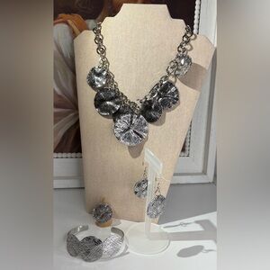 Silver Textured Disc Necklace and Earring Set